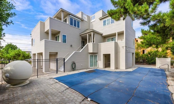 Loveladies House | 5 BEDROOMS ON PRIVATE LANE!