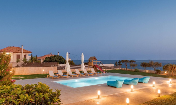 Ierapetra Villa | 5-Bedrooms Villa with Private Pool