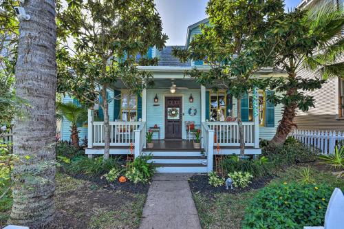 San Jacinto House | 5 Blocks to Beach Coastal Cottage in Galveston!