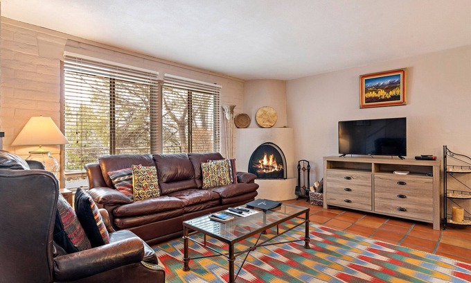 Northeast Santa Fe Hotel | 5 Blocks To Santa Fe Plaza, Kitchen, Washer/Dryer Combo, Fireplace, Pool Access, Scenic Trails
