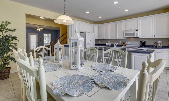 Sunset Island House | 5 BR 3.5 Bath Townhouse In Sunset Island, a community with Ammenties Galore!