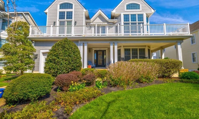 Admiral Estates House | 5 BR/4 BA single family home located one block to the beach. Sleeps 12!