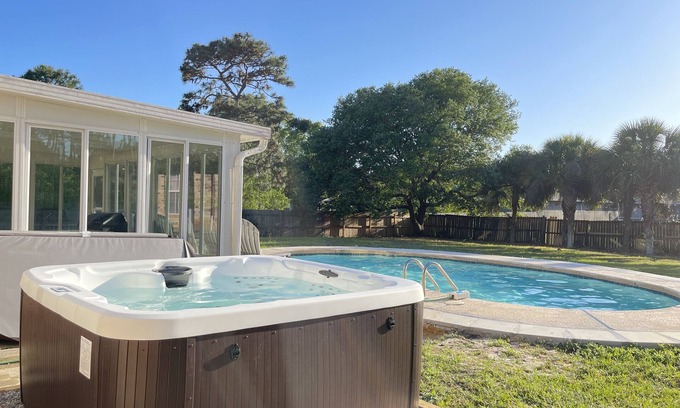 Navarre House | 5-BR home with private pool and hot tub Navarre/Pensacola