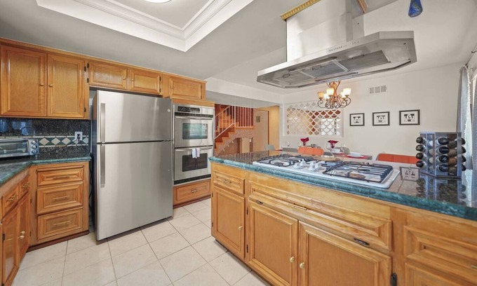 Norwalk House | 5 BR Jacuzzi |12 mins to Disney | Knotts | Beach