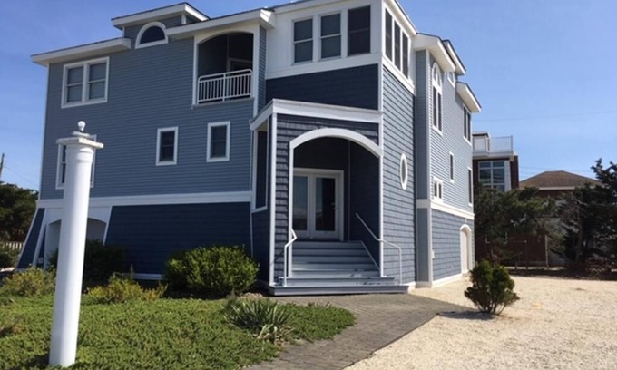 Loveladies House | 5 BRs, Hot Tub Roof Top, 2nd off the Ocean.