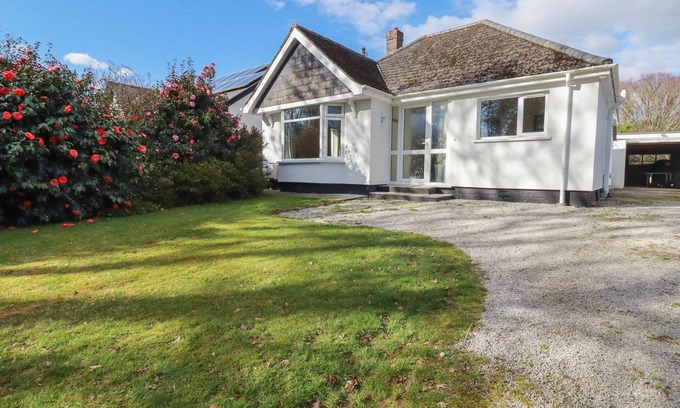Playing Place Cottage | 5 CARLYON ROAD, pet friendly, with open fire in Playing Place