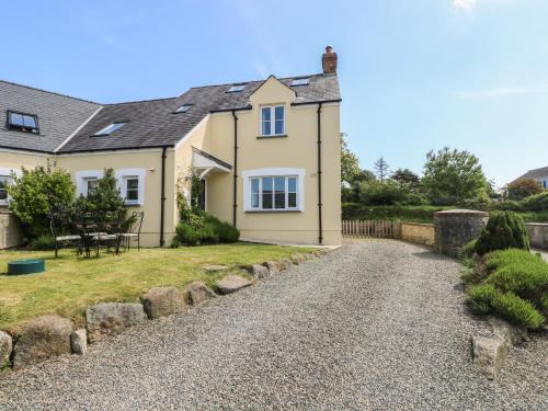 Haverfordwest House | 5 Cart-Tws Bach