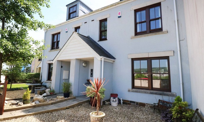 Burry Port House | 5 CHANDLERS YARD, pet friendly, country holiday cottage in Burry Port