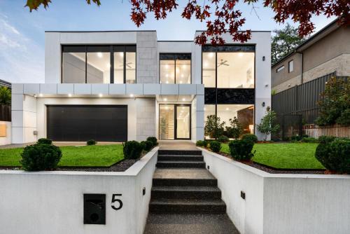 Balwyn North House | 5 Ensuite Luxury Holiday House Balwyn North