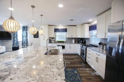 Knoxville House | 5 KING BEDS, 1Q 1Full P/O NEWLY REMODELED 2800 sq ft