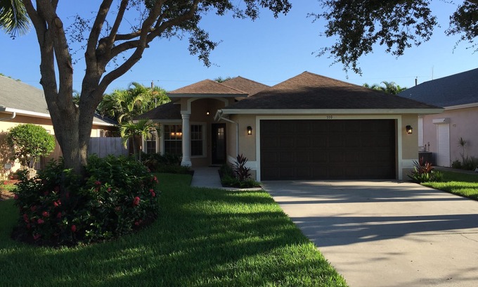 Naples Park Villa | 5⭐️ LUXURY BEACH VILLA with SECLUDED HEATED POOL+HOT TUB SURROUNDED by PALMS