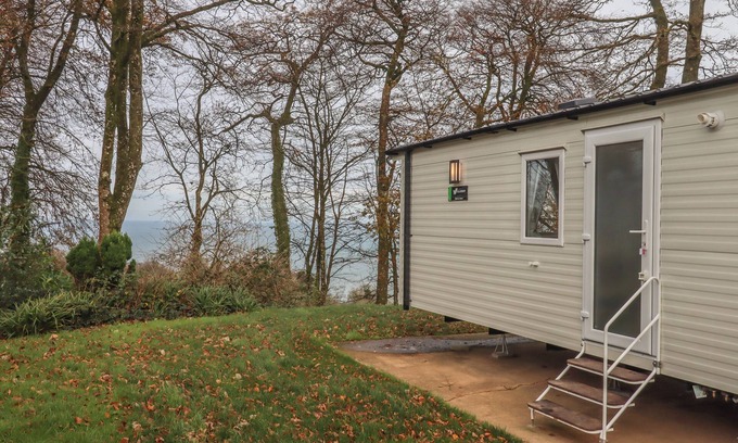 Bucks Cross Cottage | 5 MANOR PARK, pet friendly, with a garden in Bucks Cross, Bideford