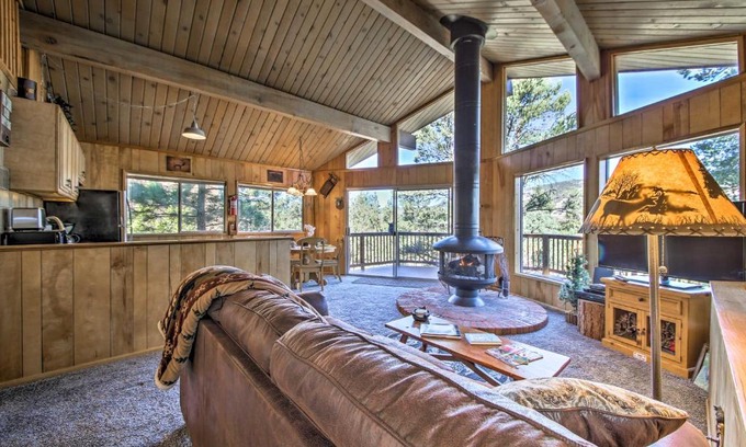 Big Bear House | 5 Mi to Big Bear Mtn Resort Cozy Cabin with Deck