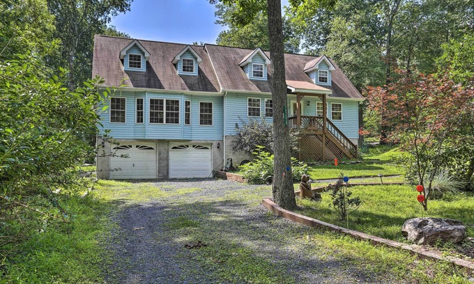 Henryville House | 5 Mi to Camelback: Henryville Home w/Hot Tub!