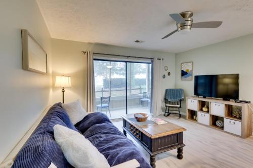 Little River Apartment | 5 Mi to Cherry Grove Beach Dog-Friendly Condo!