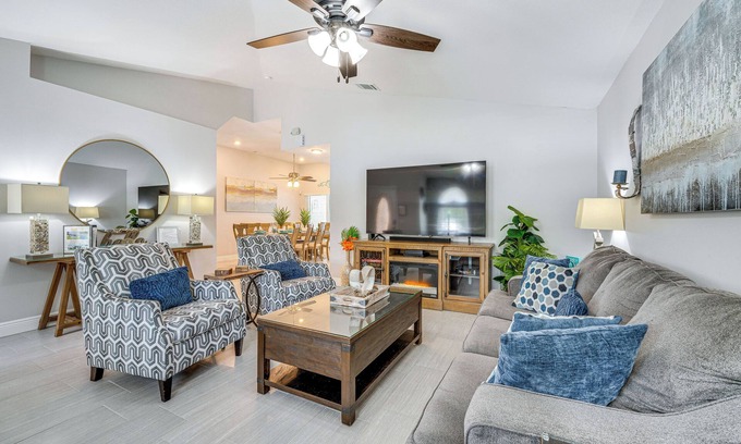 Lindfields House | 5 Mi to Disney World: Spacious Kissimmee Home!