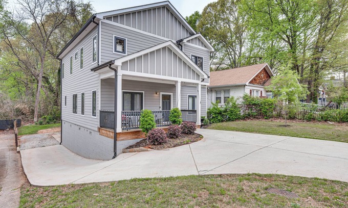 Sylvan Hills House | 5 Mi to Dtwn ATL: Home w/Office & Large Backyard!