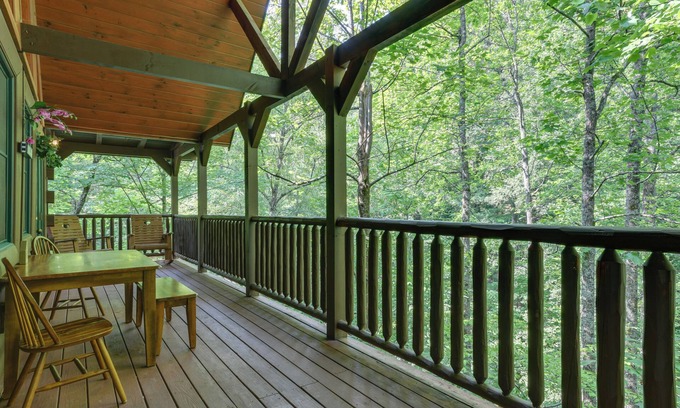 Hemlock Hills Cabin | 5 Mi to Dtwn: Gatlinburg Cabin w/Hot Tub!