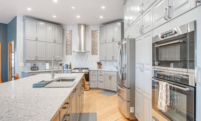 East Old Golden Rd House | 5 Mi to Red Rocks: Sleek Duplex w/Grill!
