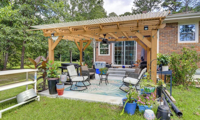 Fayetteville Apartment | 5 Mi to Trilith Studios: Apt w/Furnished Pergola
