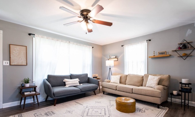 Buechel House | 5 MILES TO CHURCHILL DOWNS