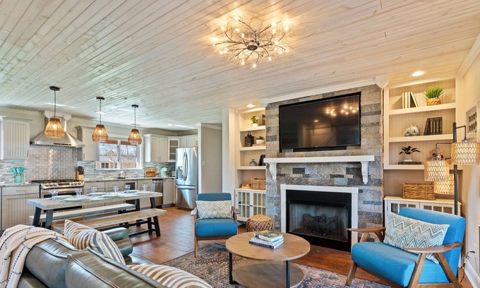 Foley Cottage | 5 miles to OWA & Sports: Big yard w/ hot tub, covered deck, 7 miles to beach