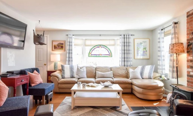 Wellfleet House | 5 Min to Beach Yard w Fire Pit