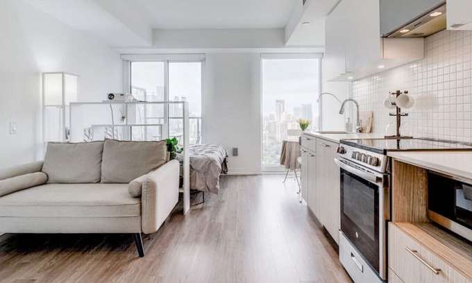 Garden District Condo | 🌟5 min to DT🌟 Stylish JOGOMI Studio/Movie theatre📽