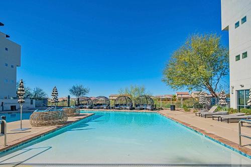 Desert View Village Apartment | 5 Min to Golf-King Bed-Barrett Jackson-Parking S309
