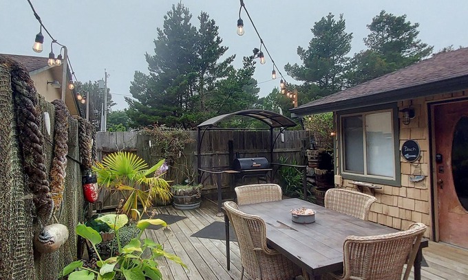 Grayland House | 5 Min Walk to Beach- Kid/Dog Friendly- Fenced Yard - Fire Pit - Private - FUN!