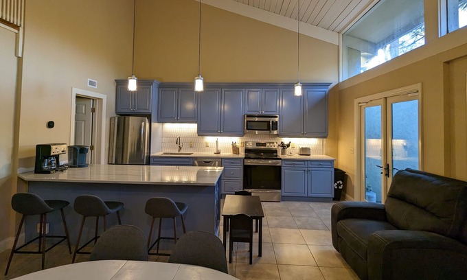 Sea Pines House | 5 min walk to beach club, Sleeps 8, Pool!