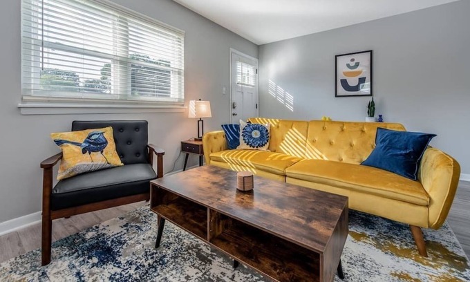 East Raleigh Apartment | 5 mins from Downtown/Fast Wi-Fi/Free Coffee & Tea