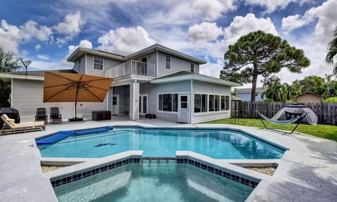 Boynton Beach Apartment | 5 Mins from the Beach! Private Pool and Hot Tub, Mini-Golf & Entertainment