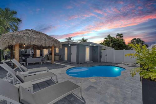 Coral Heights House | 5 mins to Beach Pool & Tiki Hut BBQ