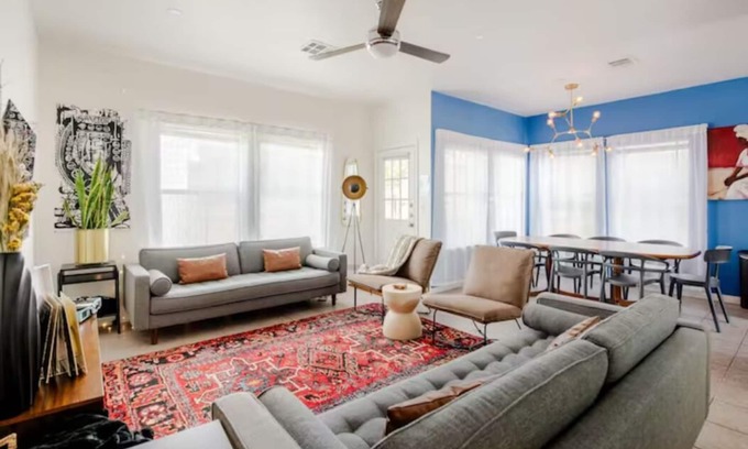 Chestnut House | 5 mins to best of ATX, Stocked kitchen, 4BR 2.5BA, Backyard, Grill, yard games