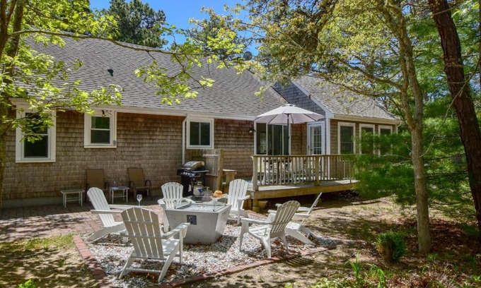South Chatham House | 5-Mins to Forest Beach Dog Friendly
