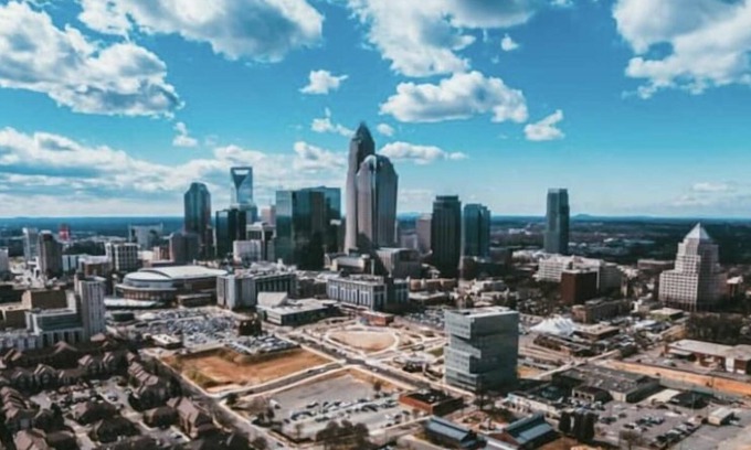 Charlotte House | 5 minute drive to UNCC, Motor Speedway & PNC Music
