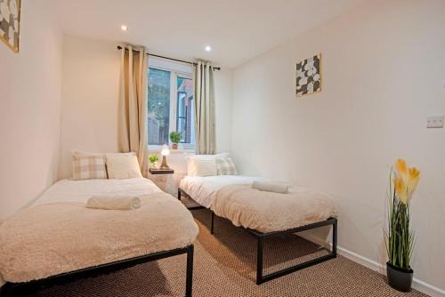 Bury Apartment | 5 minute walk from Bury City Centre - 2 Bed Flat