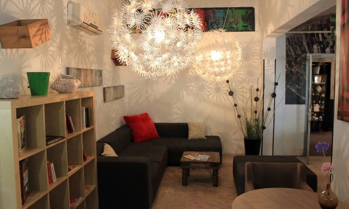 Sanary-sur-Mer Hotel | 5 Minute Walk to Port Sanary | Private Parking and Pets are Allowed