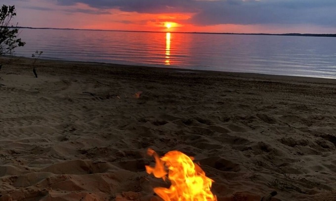 Gordonville House | 5 minute walk to the Best Beach on Lake Texoma!