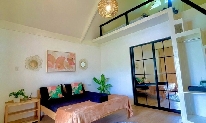 Catangnan Villa | 5 Minutes away from the world famous Cloud 9 Surf Spot.