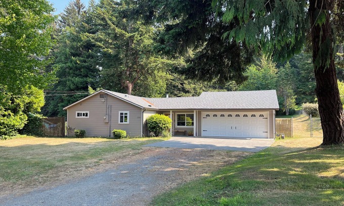 McKinleyville House | 5 minutes from Beaches and the Redwoods