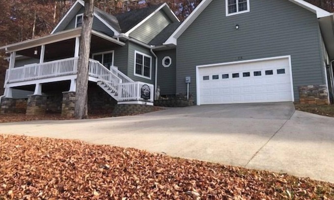 Kodak House | 5 Minutes from Bucees, 20 Minutes from Gatlinburg & Pigeon Forge