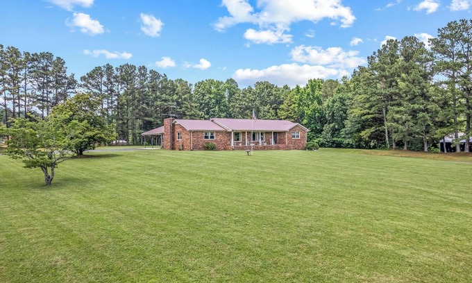 Smithville House | 5 minutes from Center Hill Lake! Fire-pit, Level Parking, 4 Bedrooms!