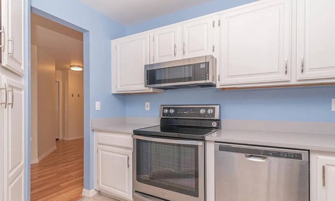 Ann Arbor Condo | 5 minutes from Michigan Stadium!