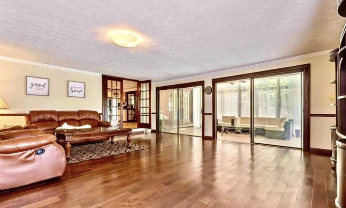 Duluth House | 5 minutes to shopping mall restaurants and highway