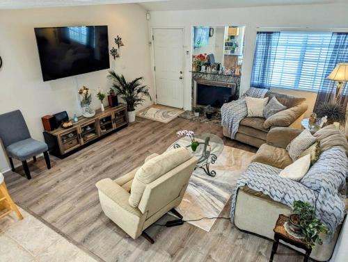 Northwest Torrance House | 5 Minutes to South Bay Beaches! Private 2 bedroom 2 bath 2 level home with patio Excellent value!