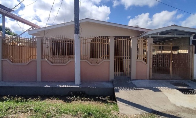 Tela House | 5 minutes walking distance to the beach