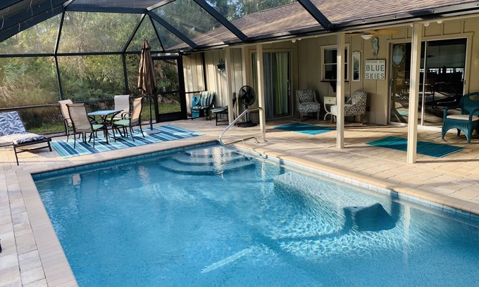 Englewood House | 5 O'Clock Somewhere - screened in private pool - 2/2 with 3 beds