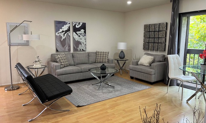 Downtown Apartment | 5. Outstanding Apt 2-bd, 2Bath, Tree-top views